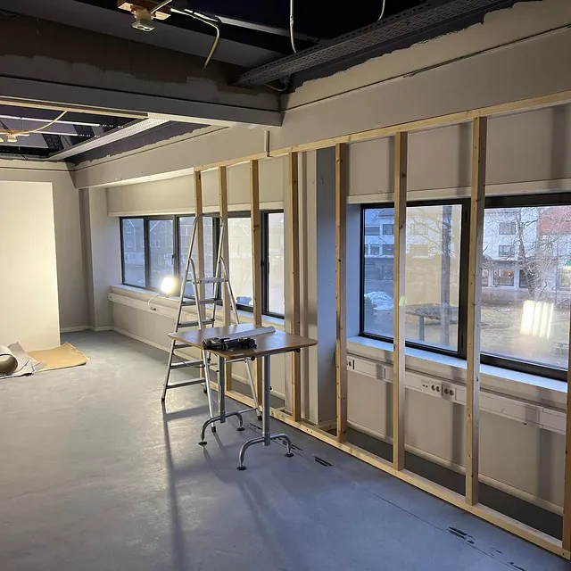 Rom innvendig i hus som er under bygging